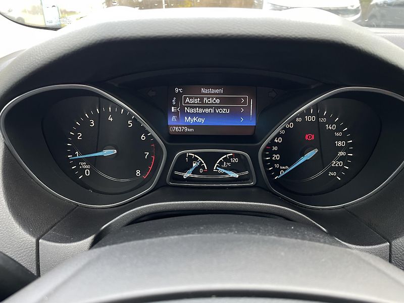 Ford Focus 1.5 EB 150k MAN6  - fotka 18 z 24