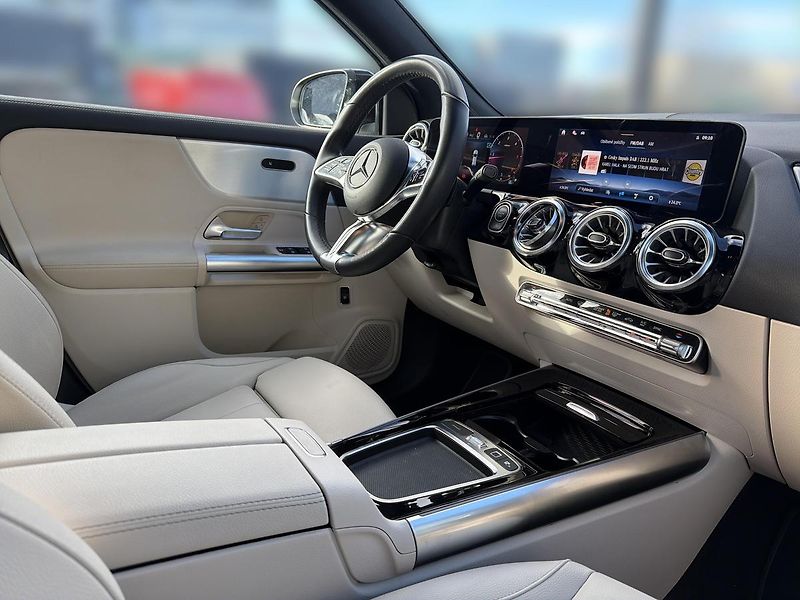 Mercedes-Benz GLA 200d 4MATIC - fotka 10 z 15
