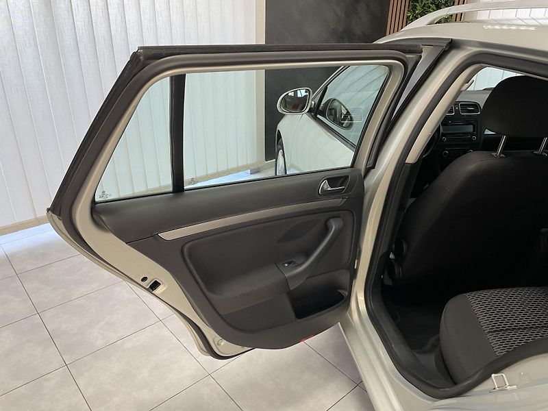 Volkswagen Golf TSi ČR 1.MAJ. 6M TZ DIGIAC   - fotka 16 z 23