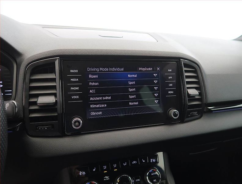 Škoda Karoq (2021) Sportline 1.5 TSI, digi klima - fotka 21 z 28