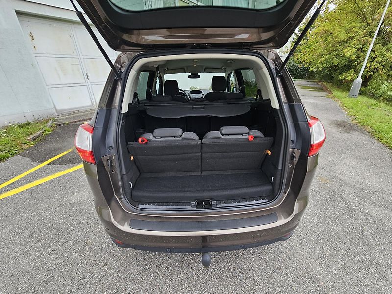 Ford Grand C-MAX (2016) 1.5 ECOBOOST-TITANIUM - fotka 18 z 20