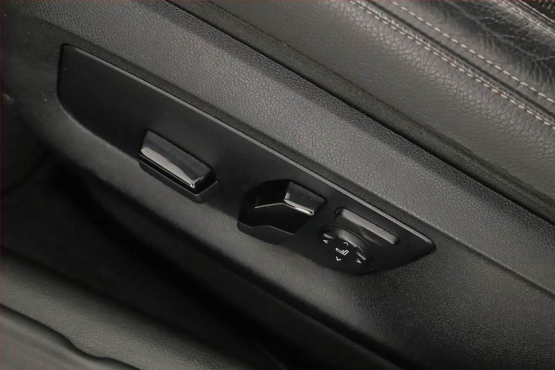 BMW Řada 5 (2017) 530d xDrive, 4X4, Automat - fotka 19 z 21