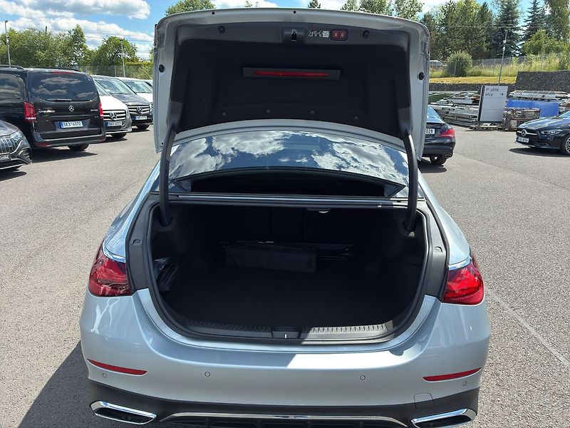 Mercedes-Benz Třídy E E 220 d 4MATIC AMG - fotka 12 z 28