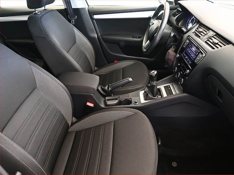 Škoda Octavia (2017) 1.6 TDI, Serv.kniha, Tempomat - fotka 9 z 14