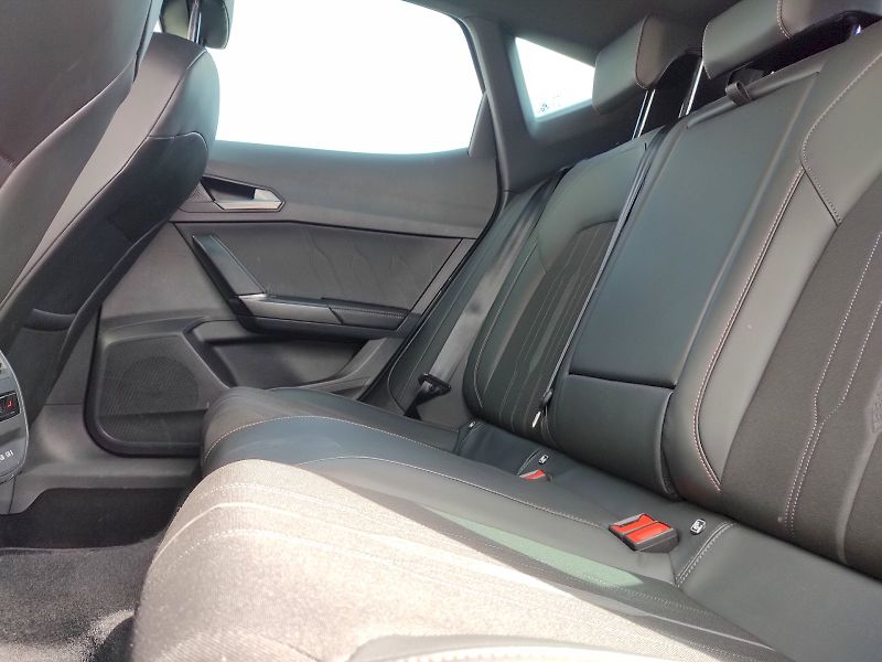 Cupra Formentor (2021) 2,0 tsi 140 Kw DSG 4Drive - fotka 30 z 39