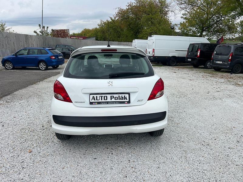 Peugeot 207 1.4 VTi - fotka 12 z 14