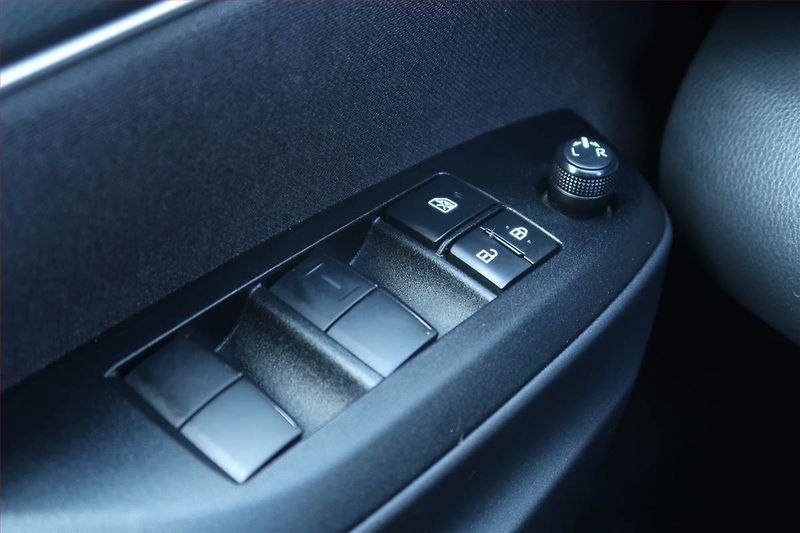 Toyota Yaris (2023) 1.5 VVT-i Hybrid, Automat - fotka 18 z 20