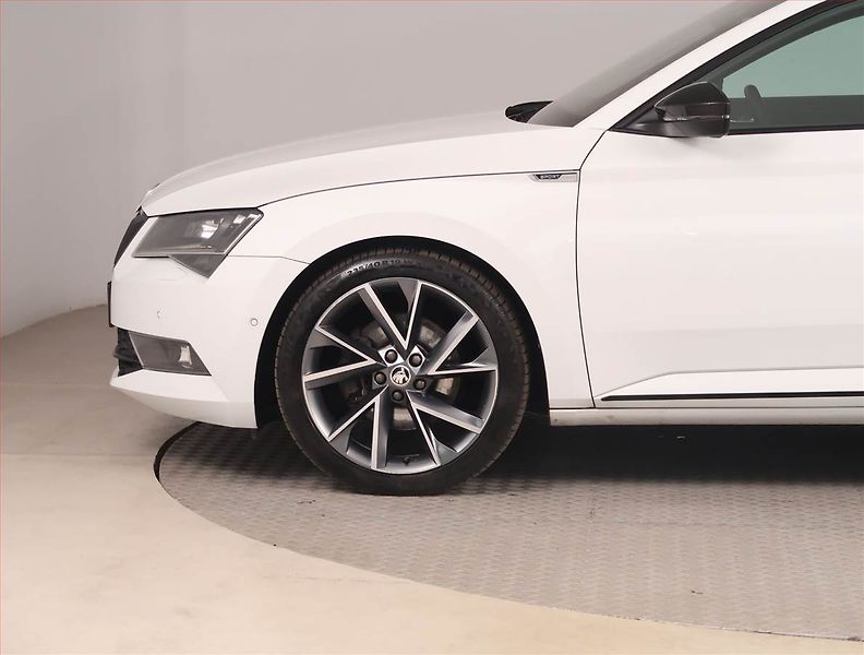 Škoda Superb (2017) Sportline 2.0 TSI, Automat - fotka 15 z 23