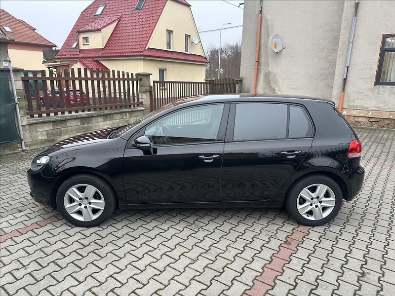 Volkswagen Golf 1,6 MPI - fotka 8 z 20
