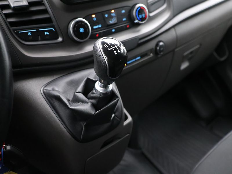 Ford Transit Custom 2,0 EcoBlue 136kW Titanium L2 - fotka 19 z 28