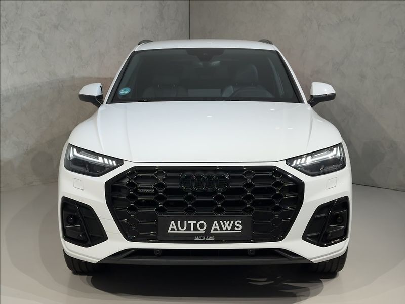 Audi Q5 2,0 TDi  Quattro S-Line Assist - fotka 2 z 50