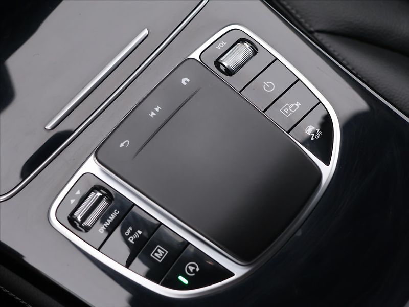 Mercedes-Benz GLC 2,0 220d 143kW 4X4 LED - fotka 29 z 37