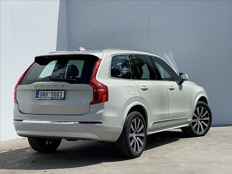 Volvo XC90 2,0 B5 AWD Inscription - fotka 3 z 22