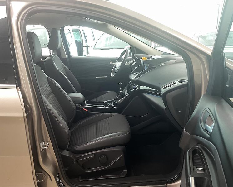 Ford Kuga Titanium 1,5Eoboost, ČR, 1.MAJ - fotka 11 z 27