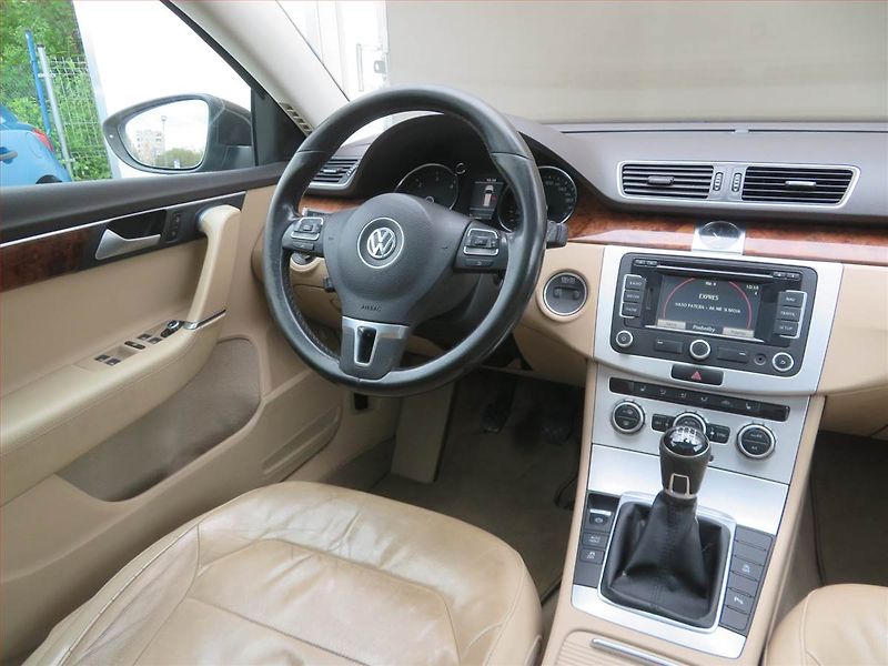 Volkswagen Passat (2013) 2.0 TDI, Navi, Tempomat - fotka 7 z 16