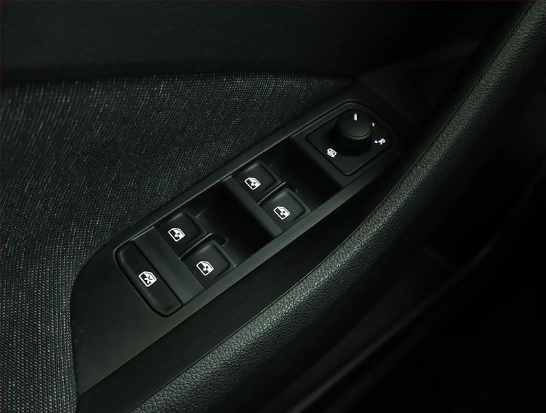 Škoda Kamiq (2023) Style 1.0 TSI - fotka 15 z 17