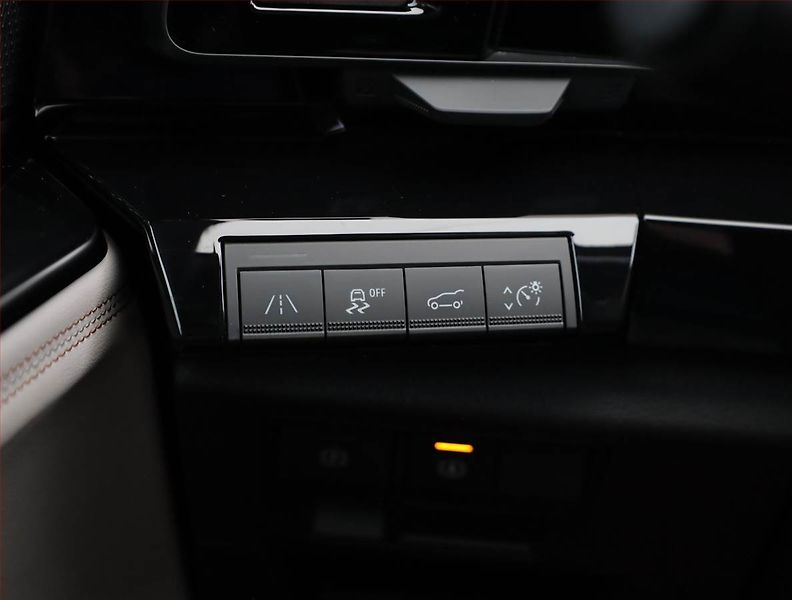 Renault Espace (2023) E-Tech FHEV 200 - fotka 17 z 24
