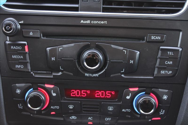 Audi A4 1,8 TFSI  NOVÉ V ČR,4x4 - fotka 12 z 27