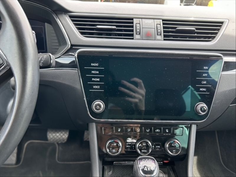 Škoda Superb 2,0 TDI 147 4x4 L&K Aut - fotka 10 z 10