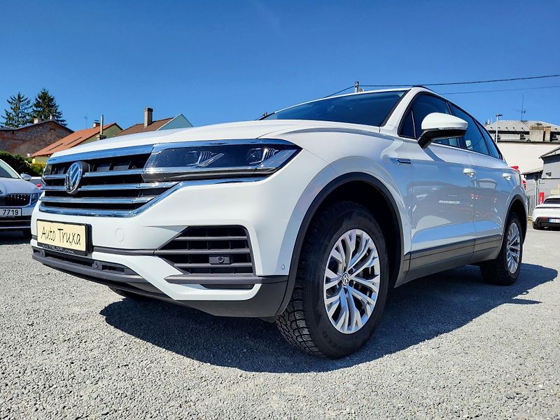 Volkswagen Touareg 3.0 V6 TDi DSG 4MOTION - fotka 29 z 46