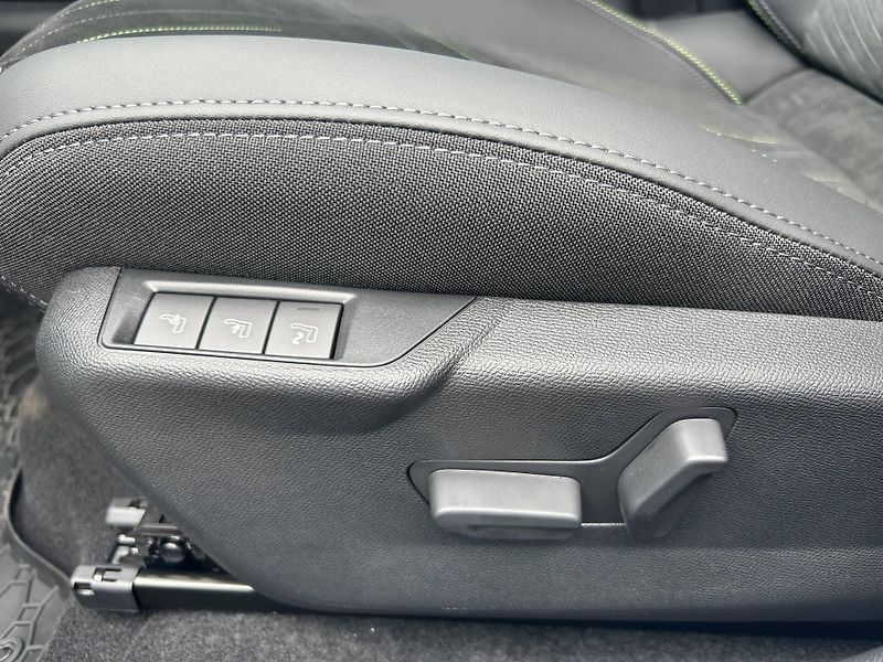 Peugeot 208 (2026) GT e-DCS6 1,2 Hybrid - fotka 24 z 26