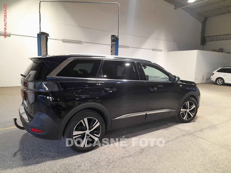 Peugeot 5008 (2021) 1.5, 1.maj, LED, panorama - fotka 2 z 3