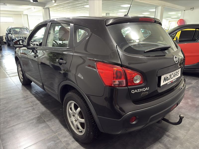 Nissan Qashqai 2,0   i 4x4 PANORAMA TAŽNÉ - fotka 4 z 30