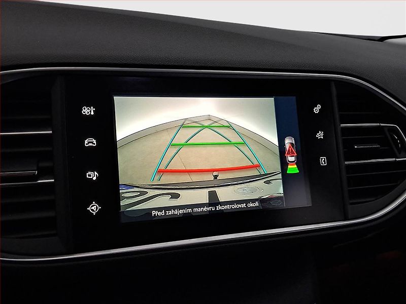 Peugeot 308 (2017) 1.6 BlueHDi, Navi, Tempomat - fotka 20 z 20