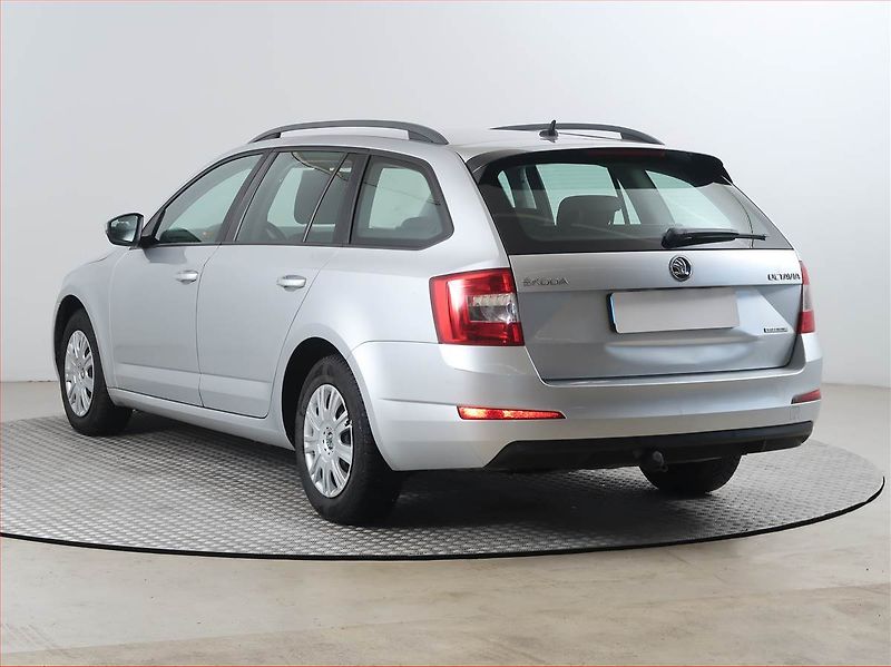 Škoda Octavia (2015) 1.6 TDI, Navi, Tempomat - fotka 4 z 13