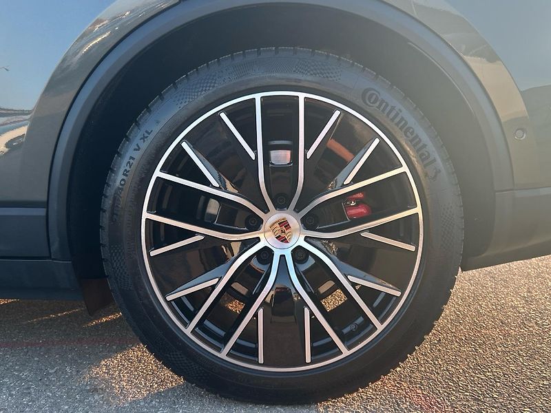 Porsche Macan 4S Electric - fotka 12 z 30