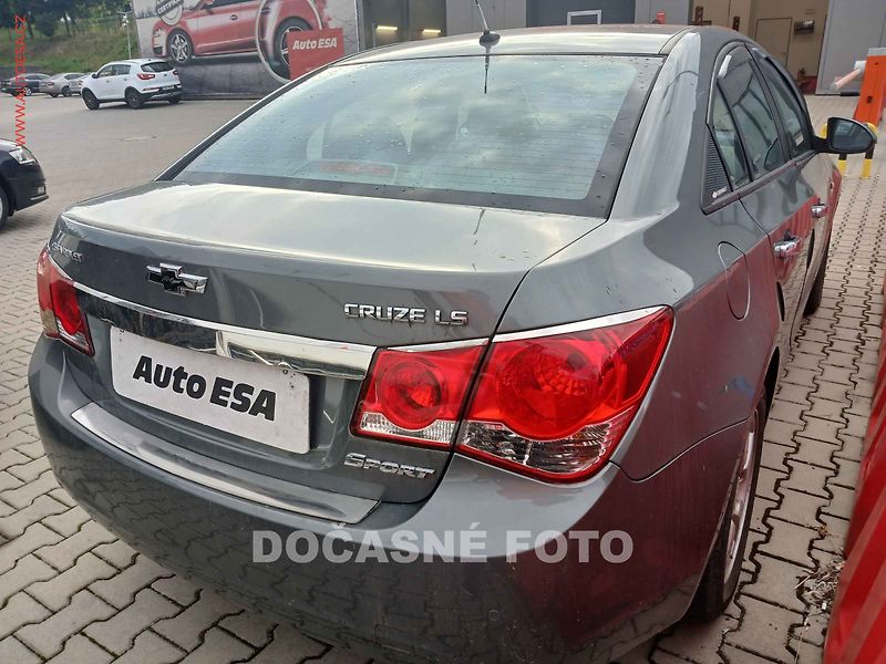 Chevrolet Cruze (2010) 1.6i - fotka 2 z 3