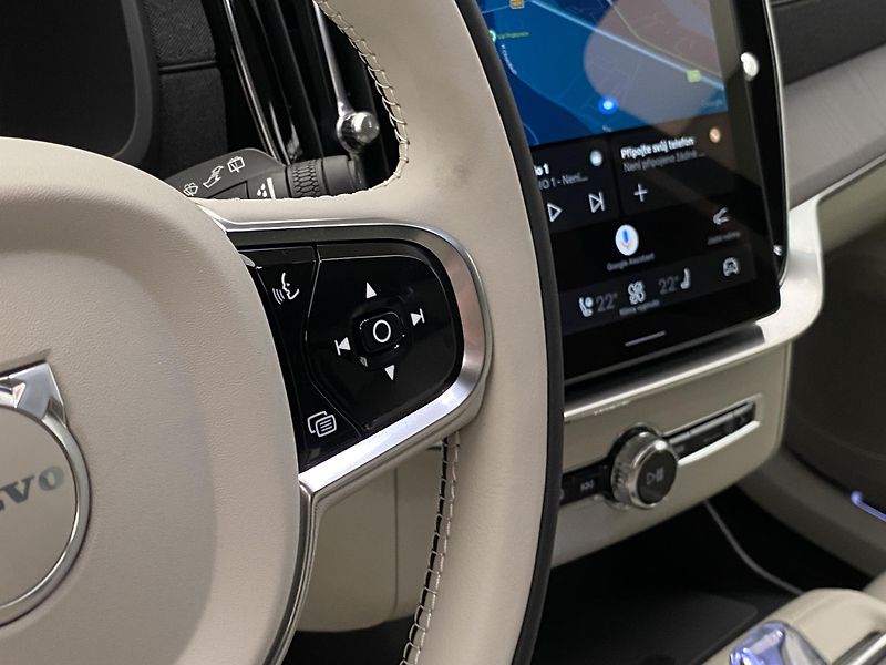 Volvo XC90 (2026) T8 AWD RECHARGE BRIGHT PLUS 7m - fotka 28 z 72