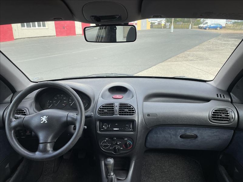 Peugeot 206 1,4i 55kW*tažné*Zachovalé auto - fotka 24 z 36