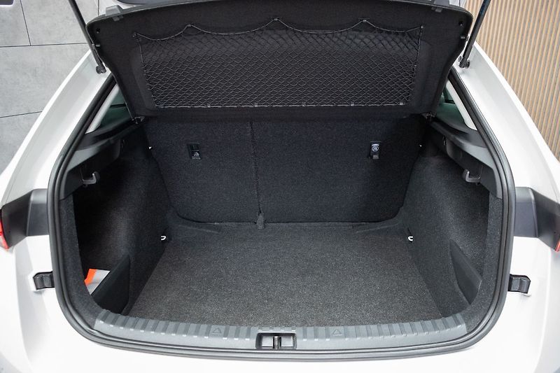 Škoda Scala 1.6 TDI DRIVE 125 YEARS*ČR 1.M - fotka 35 z 37