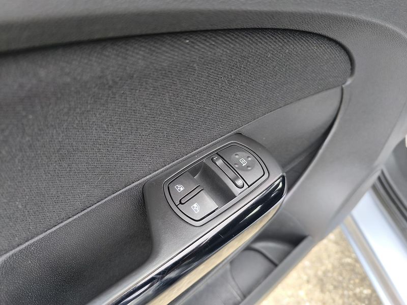 Opel Corsa (2007) 1.4 1.MAJITEL,SERVISNI KÍŽKA - fotka 17 z 33