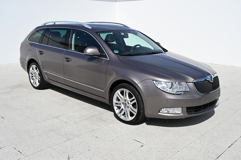 Škoda Superb 2.0TDI 125KW rezervace 3/2011 - fotka 3 z 43