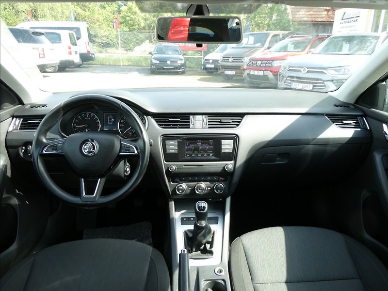 Škoda Octavia 1,6 TDI 81kW Style auto klima - fotka 23 z 35