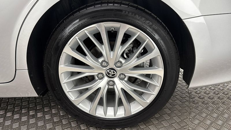 Toyota Camry 2.5 Hybrid AUT Executive - fotka 19 z 27