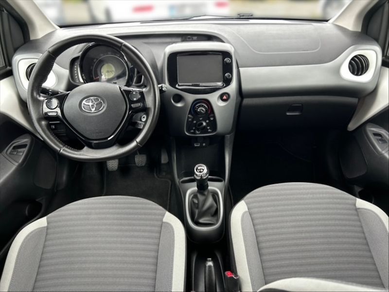 Toyota Aygo 1,0 VVTi x-play - fotka 9 z 11