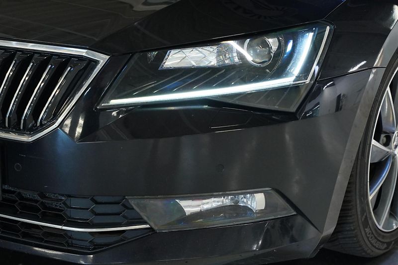 Škoda Superb - fotka 9 z 30