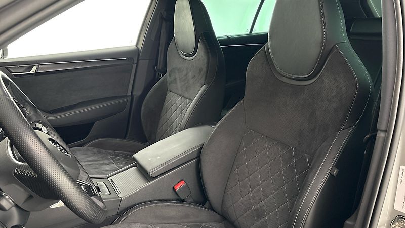 Škoda Superb 1.5 TSI Sportline Combi - fotka 15 z 30
