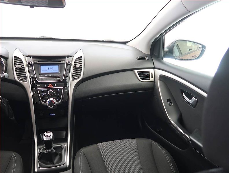 Hyundai i30 (2014) 1.4 CVVT, Tempomat - fotka 8 z 17