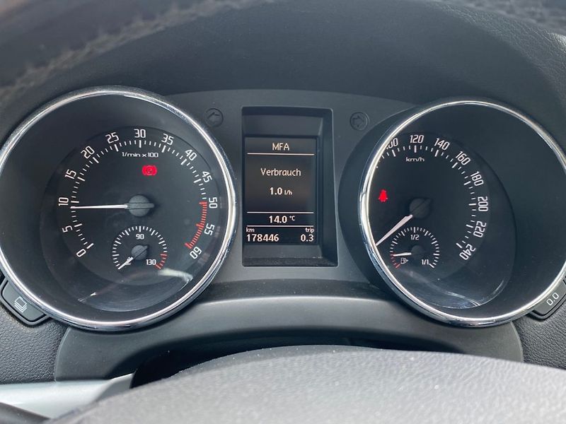 Škoda Yeti (2012) 2,0 (103kW) NM 4X4   Man - fotka 14 z 25