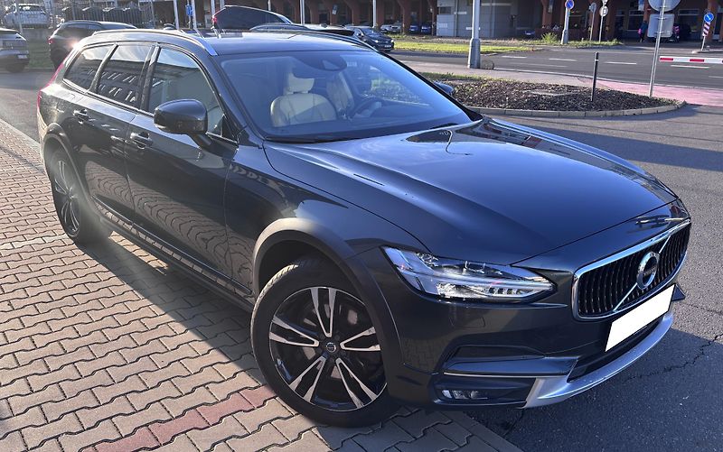 Volvo V90 (2018) 2.0 S90/ /147kW - fotka 12 z 19