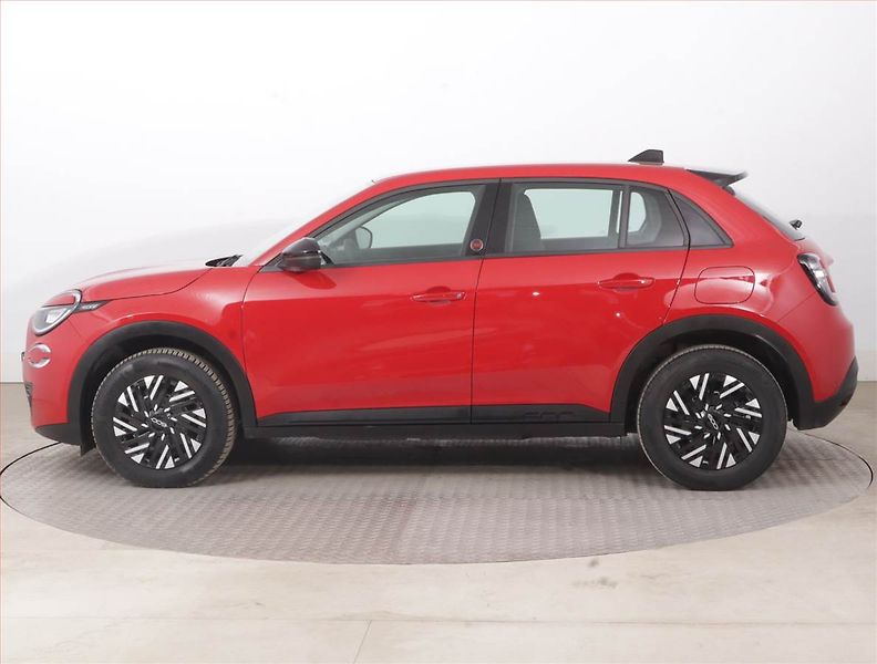 Fiat 600 (2023) (RED) 54 kWh, SoH 95% - fotka 3 z 18