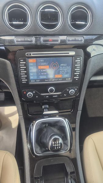 Ford Galaxy  1.6i Turbo - Titanium 7míst - fotka 17 z 25
