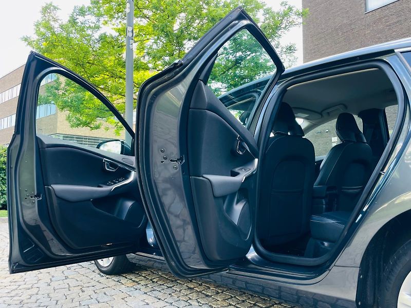Volvo V40 2.0D3 5VÁLEC MANUÁL SERVISKA - fotka 23 z 48