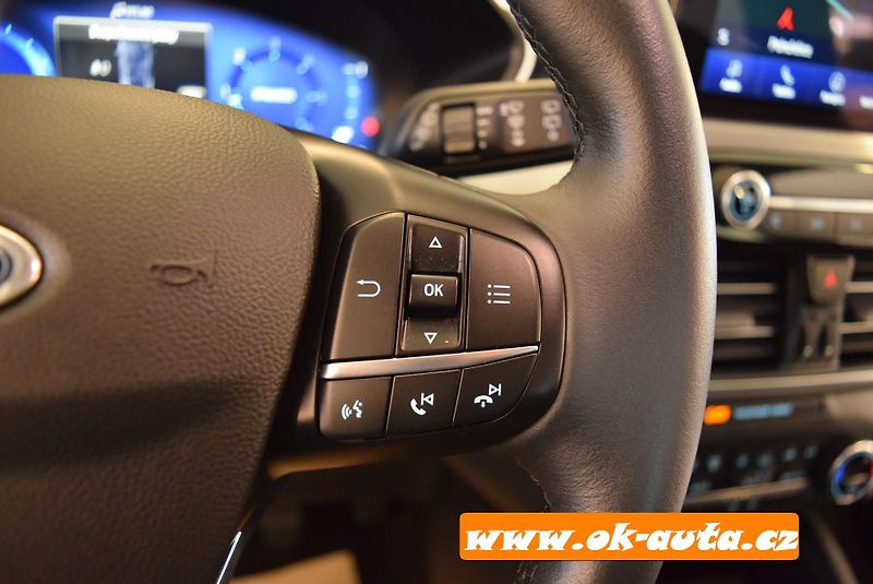 Ford Kuga 1.5 EBLUE TITANIUM 56 000 KM - fotka 33 z 57