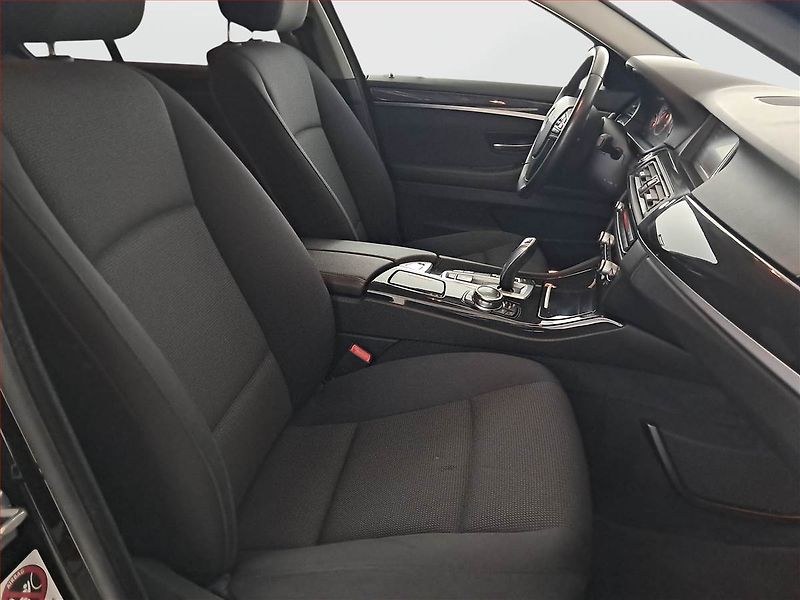 BMW Řada 5 (2014) 525d xDrive, 4X4, Automat - fotka 9 z 24