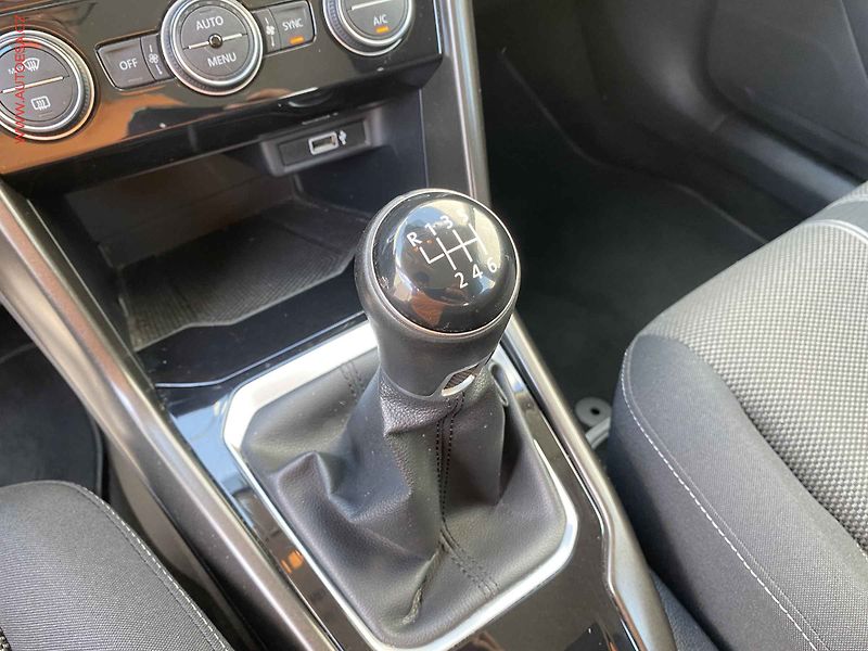 Volkswagen T-Roc (2019) 1.5 TSi, Comfortline, navi - fotka 16 z 18